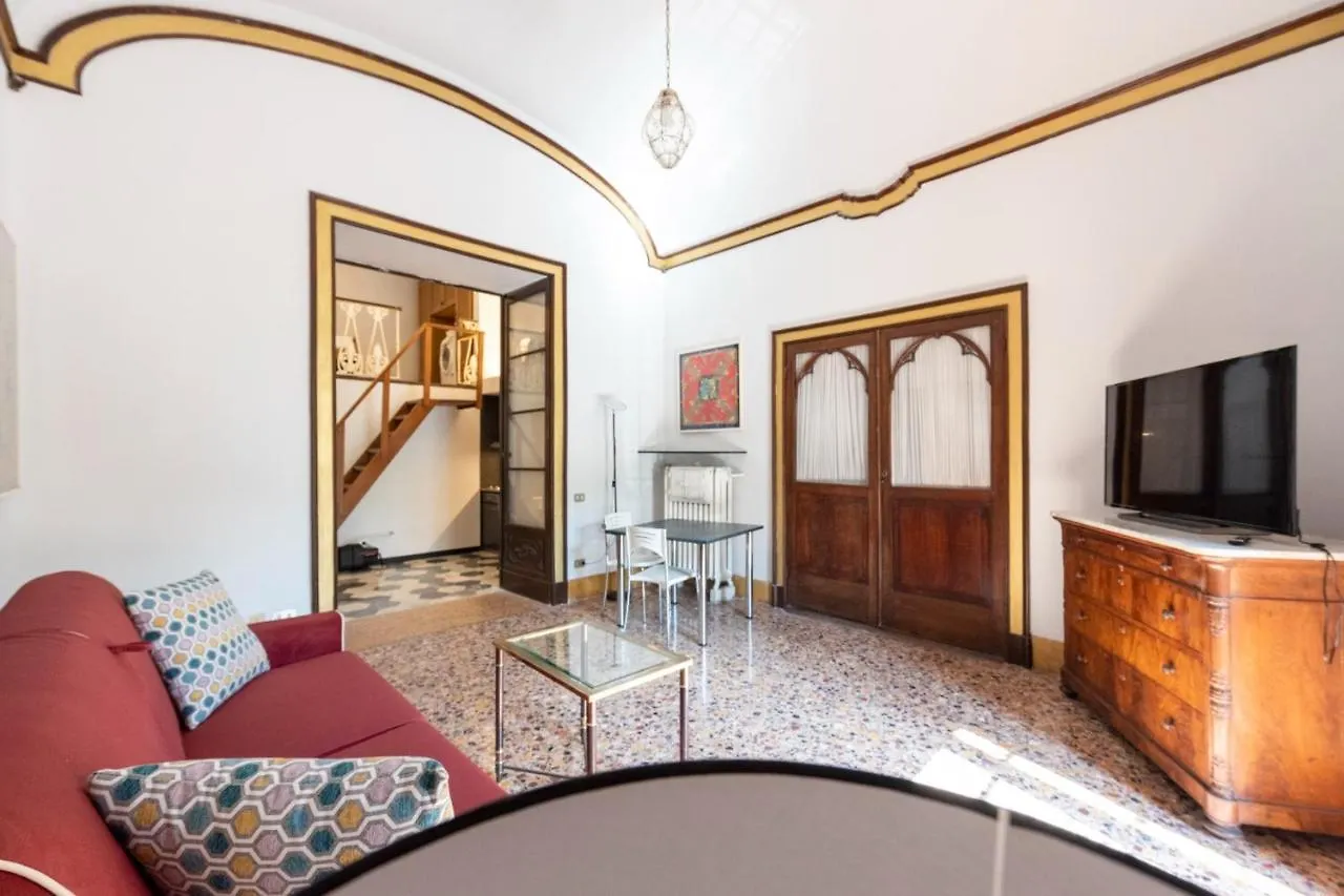 Historic Center Apartments - Happy Rentals Genoa Italy