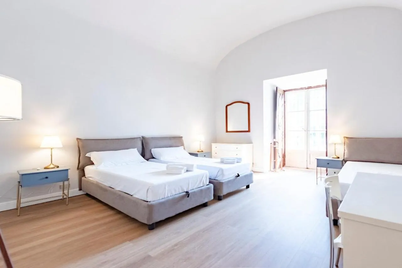 Historic Center Apartments - Happy Rentals Genoa