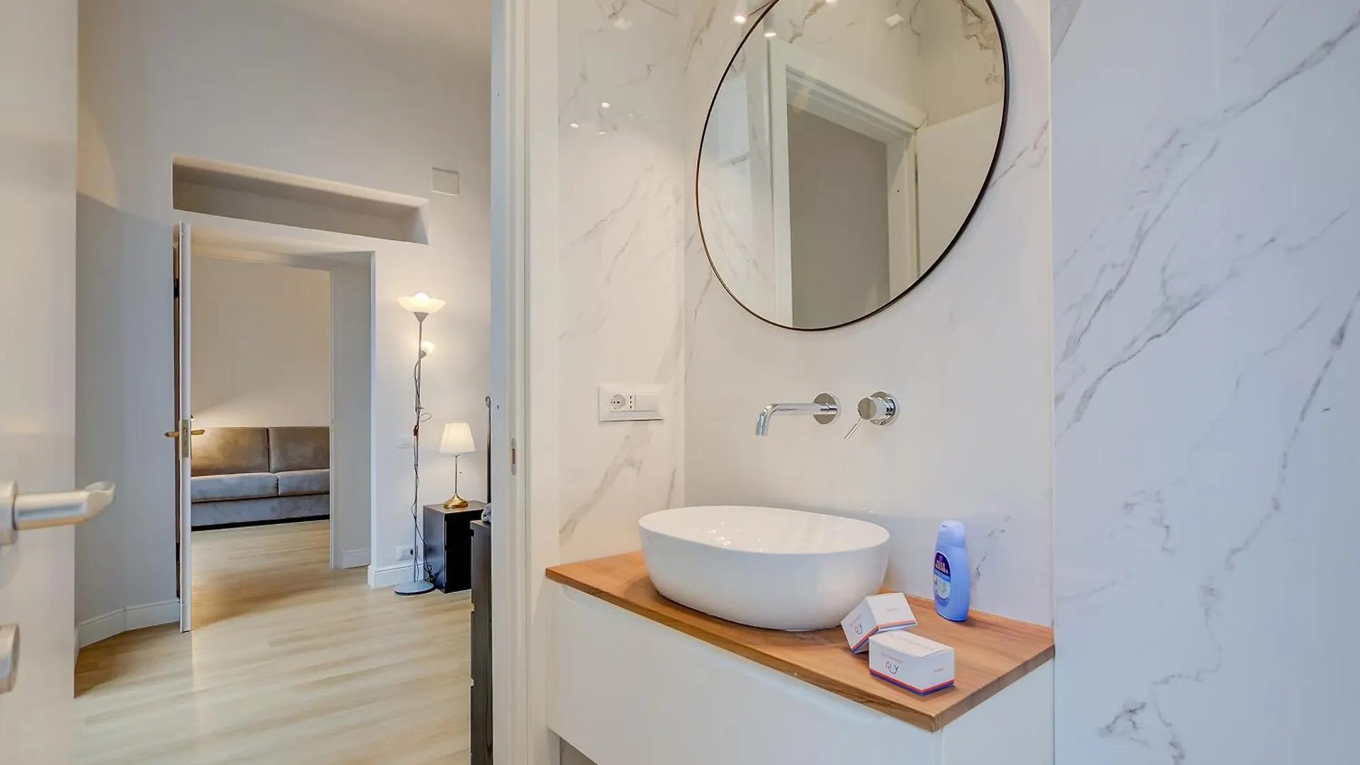 Historic Center Apartments - Happy Rentals Genoa Italy