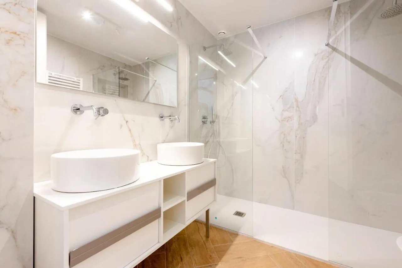 Historic Center Apartments - Happy Rentals Genoa Italy