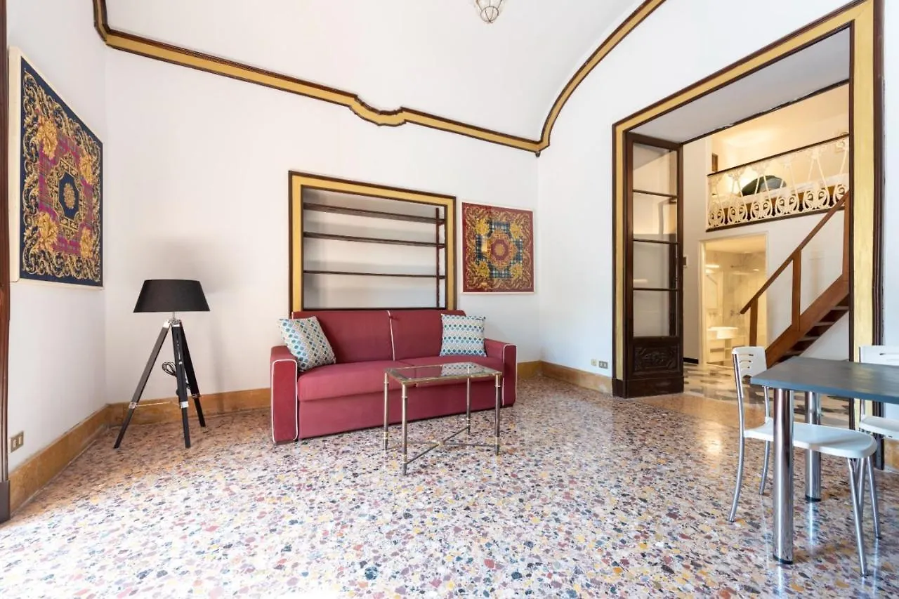 Historic Center Apartments - Happy Rentals Genoa Italy