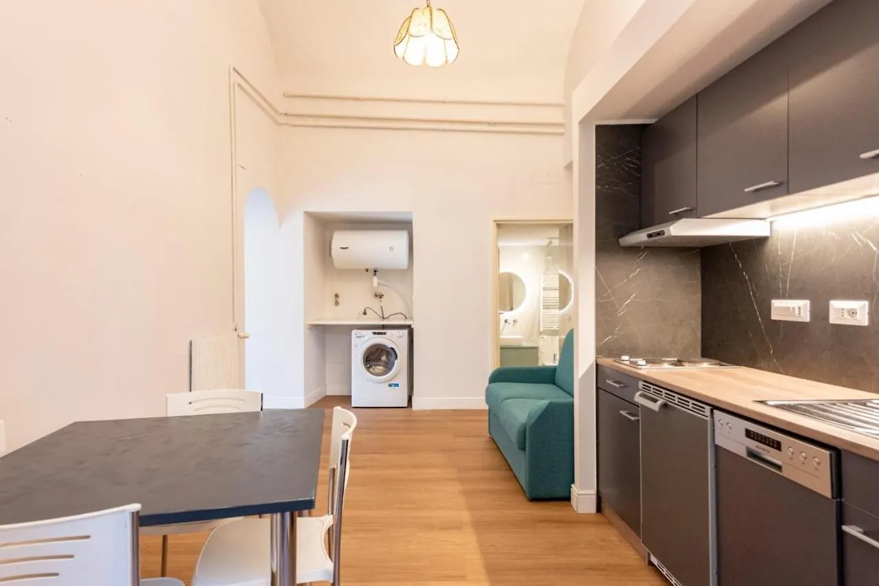 Historic Center Apartments - Happy Rentals Genoa Italy