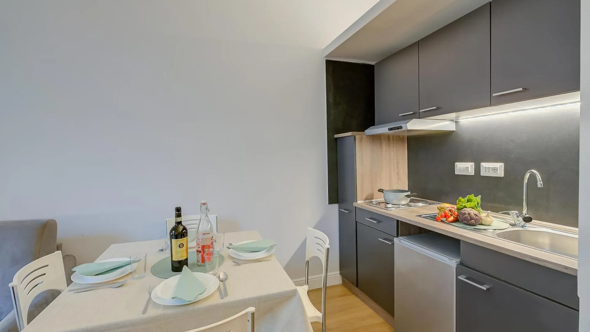 Historic Center Apartments - Happy Rentals Genoa Italy