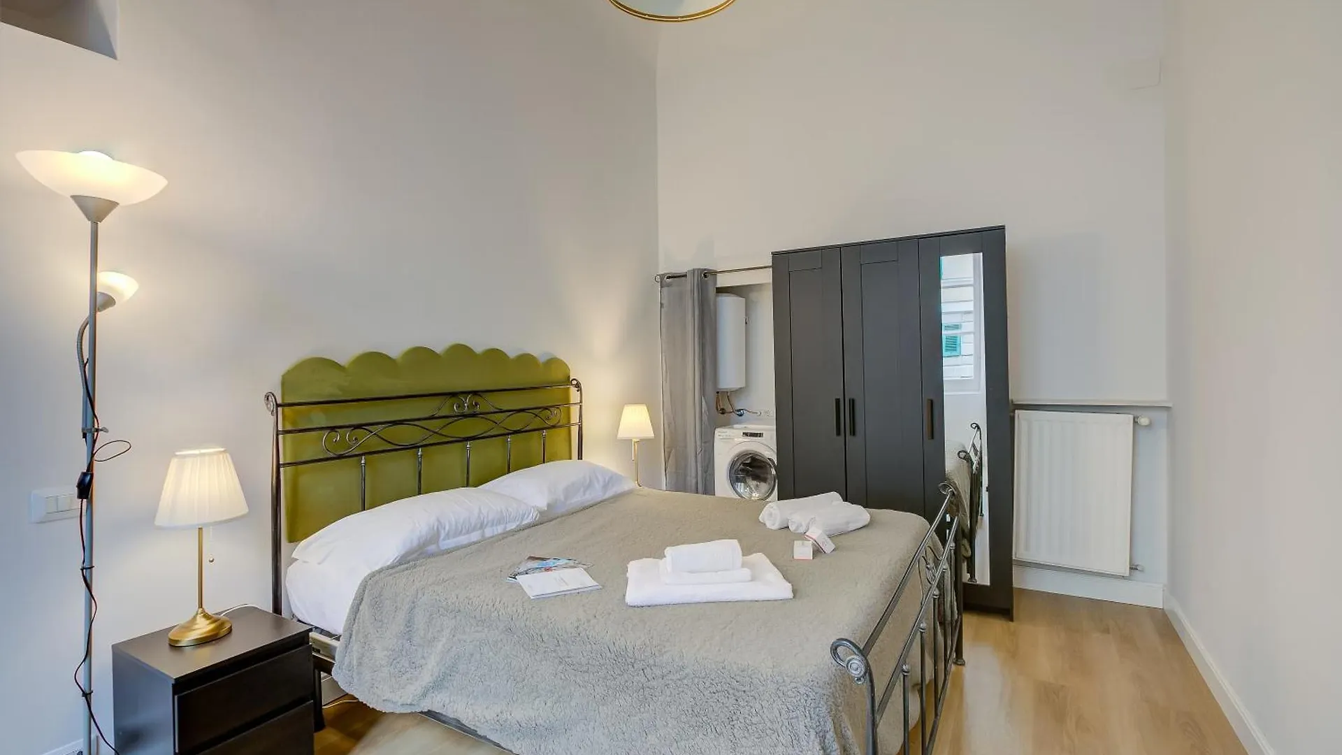 Historic Center Apartments - Happy Rentals Genoa