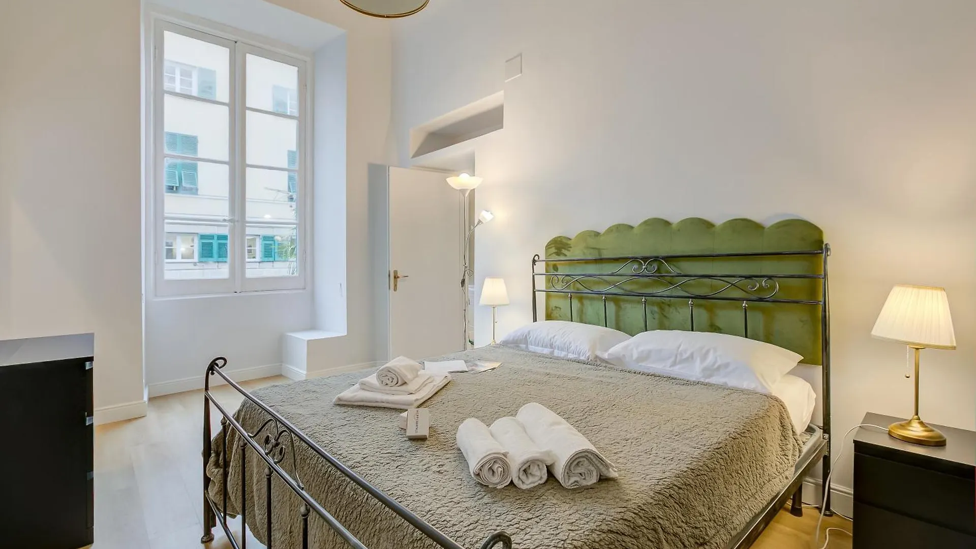 Historic Center Apartments - Happy Rentals Genoa