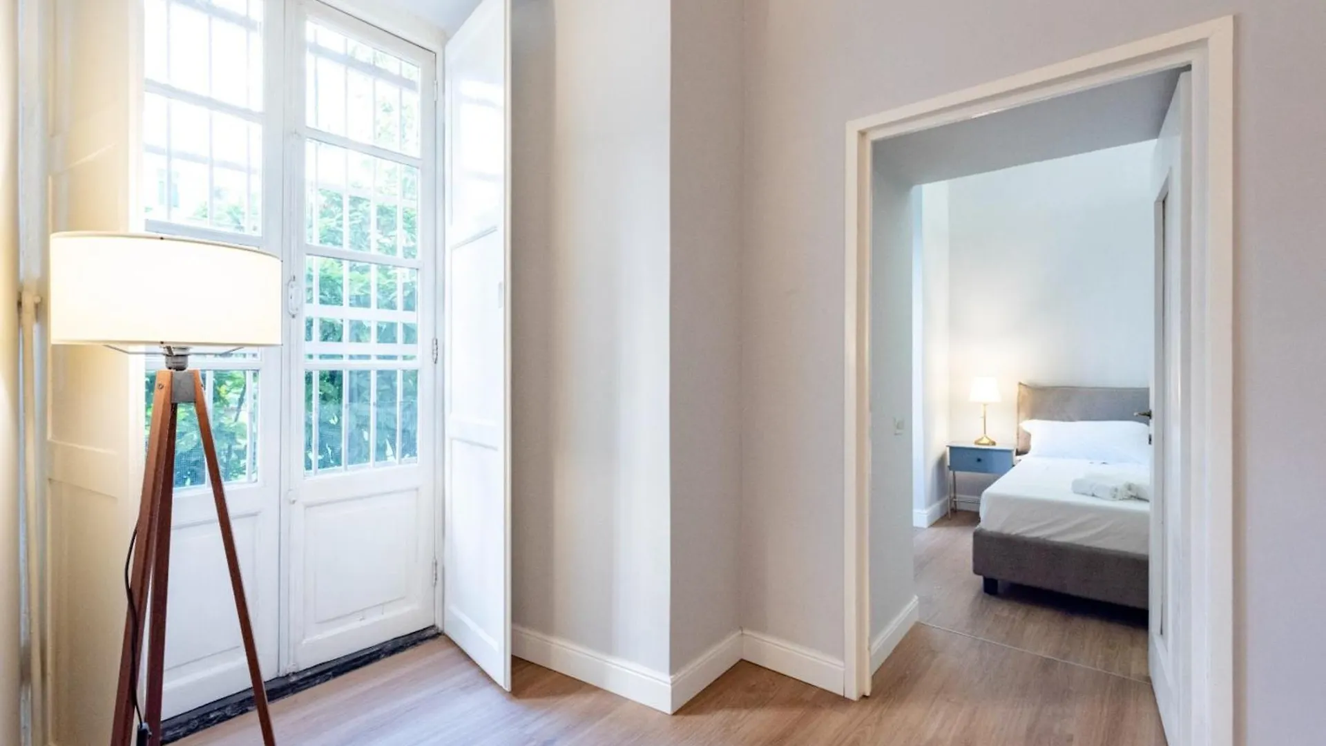 Historic Center Apartments - Happy Rentals Genoa Italy